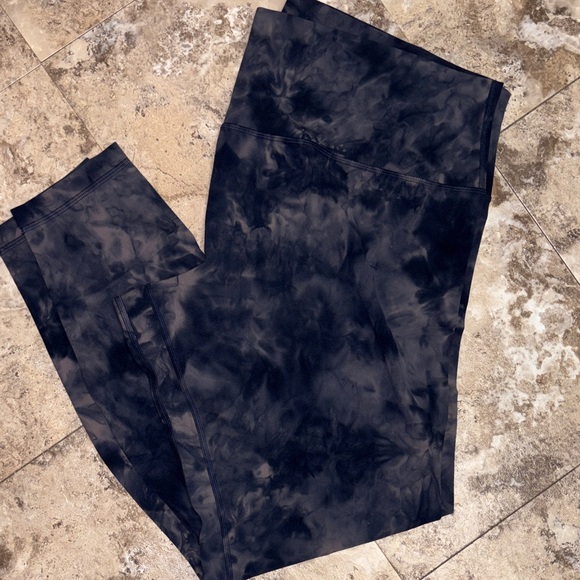 lululemon athletica Pants - Women’s lululemon Navy Tie-Dye Leggings- size 20